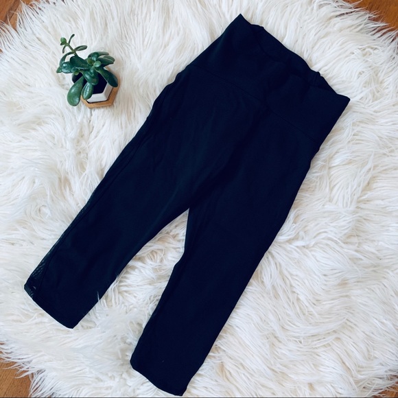 ♻️✌🏻sold✌🏻♻️ULULEMON speed tight capris - Picture 7 of 8